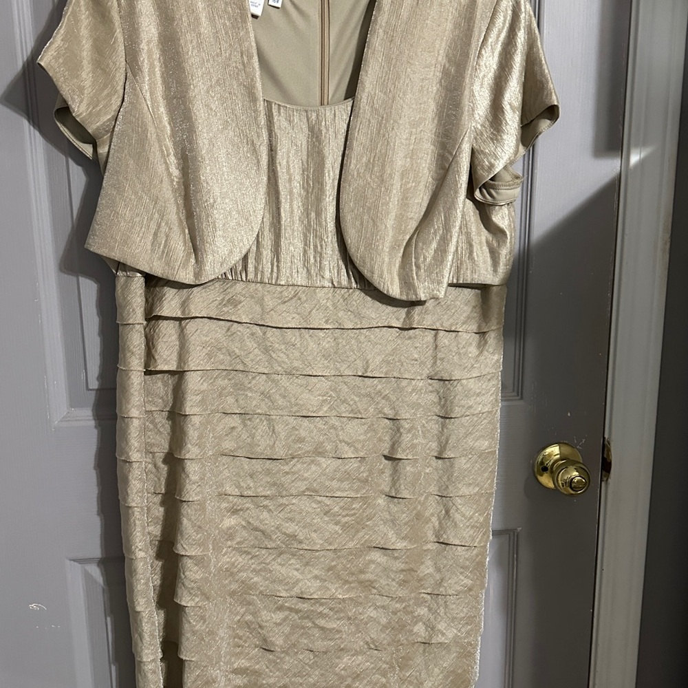 Elegant Gold Women's Dress